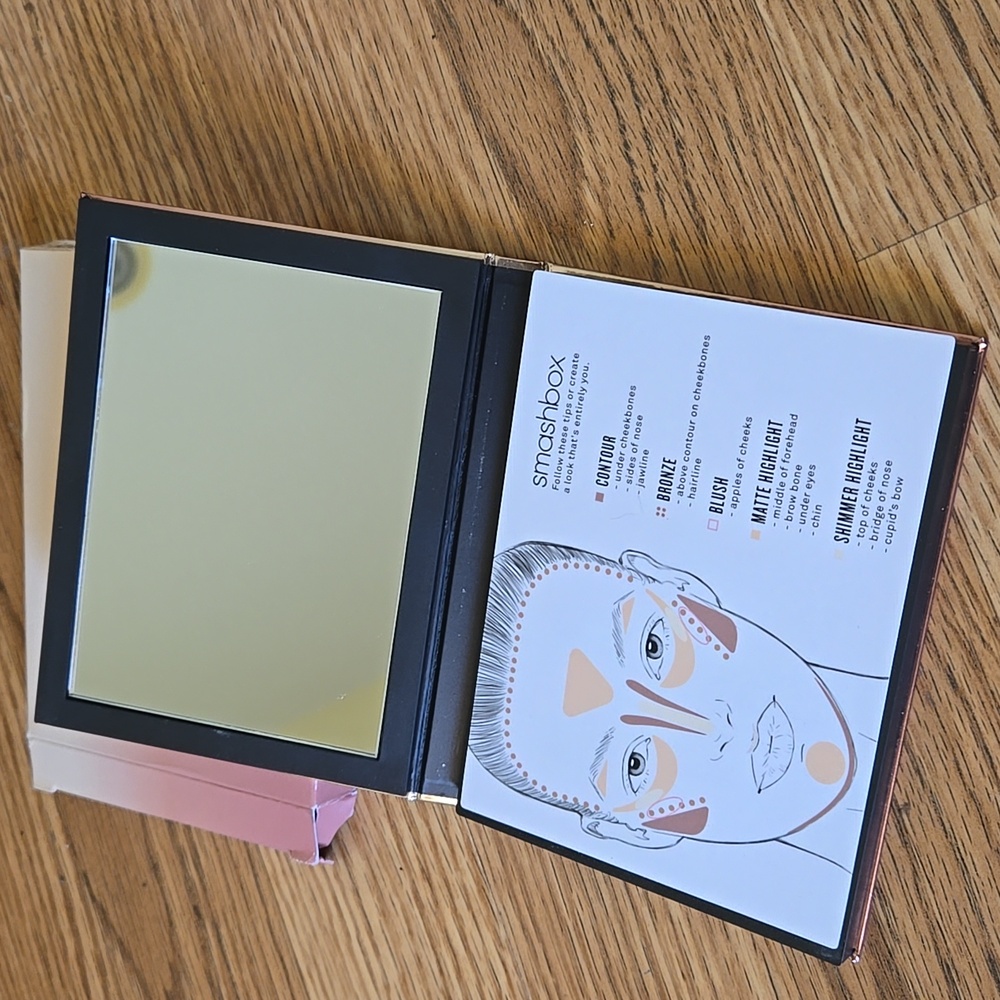 Cali Contour Palette- Light/Medium - Picture 3 of 5